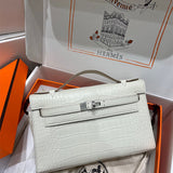  Streamlined tote bag front view