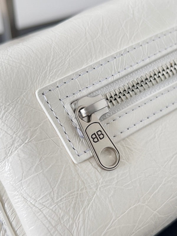Zivas Charm Effortless Elegance Fashion Handbag (Elevated Accessory Essential) – Close-Up Detail