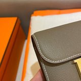 Crisp handbag styled for everyday wear