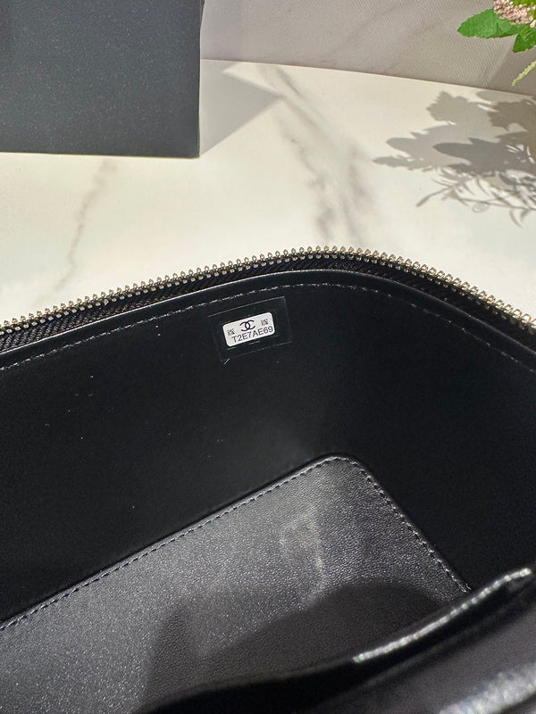 Ziva's Charm handbag – product shot (one versatile size)