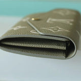  structured bag close-up of hardware and finish