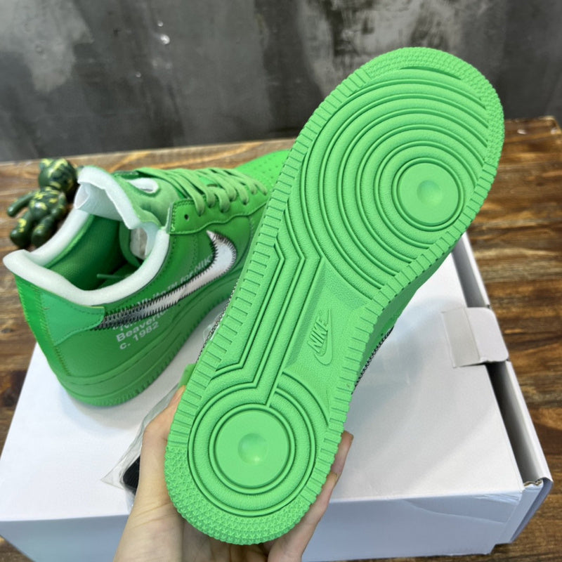Side profile of Nike crisp white sneakers cushioned comfort fit