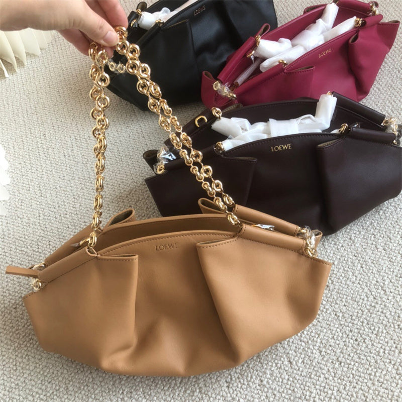 Ziva's Charm handbag – front view (33cm*16cm*13cm)
