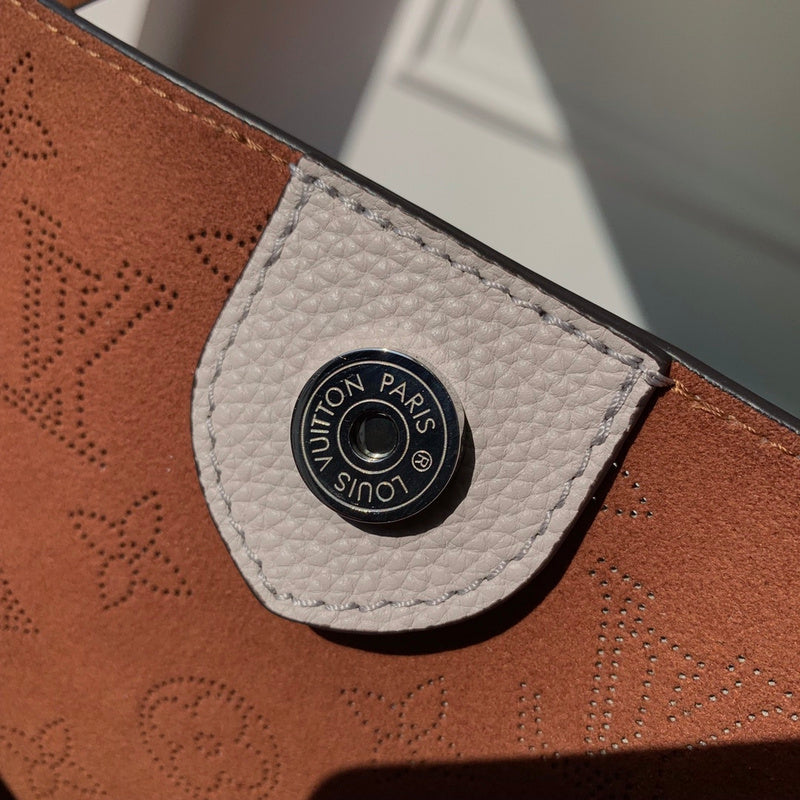 Handle and strap detail of elevated everyday-luxe women's handbag – women's luxury accessory