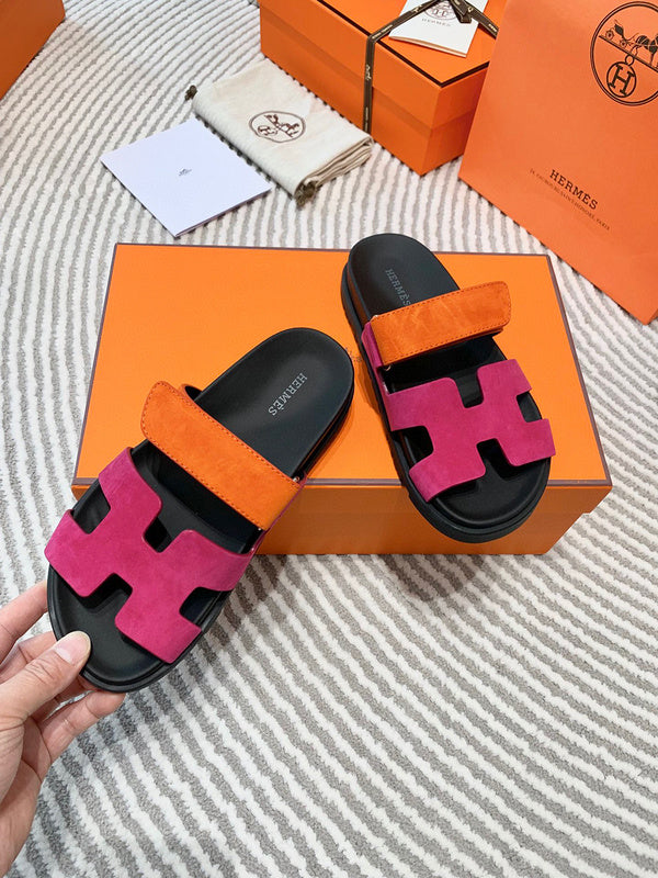 Hermès Grey Gladiator Sandals - Heel Detail View