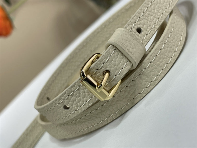  versatile shopper bag detail view showing craftsmanship 8