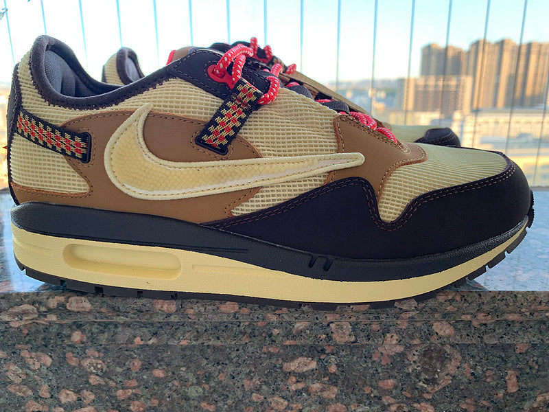 Nike Men's & Women's Designer Low-Top Shoes — Style 197 hardware detail