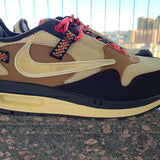 Nike Men's & Women's Designer Low-Top Shoes — Style 197 hardware detail