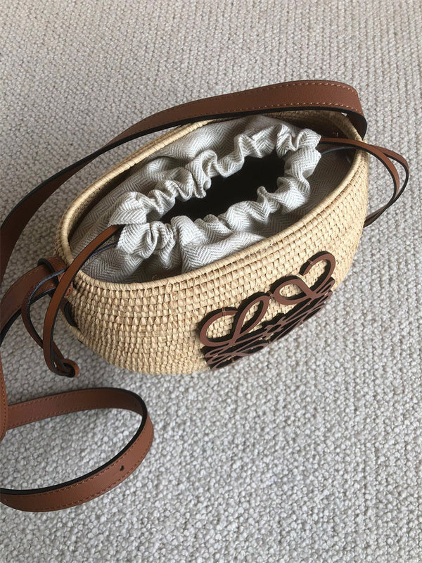 Ziva's Charm handbag – product shot (20cm*19cm*11cm)