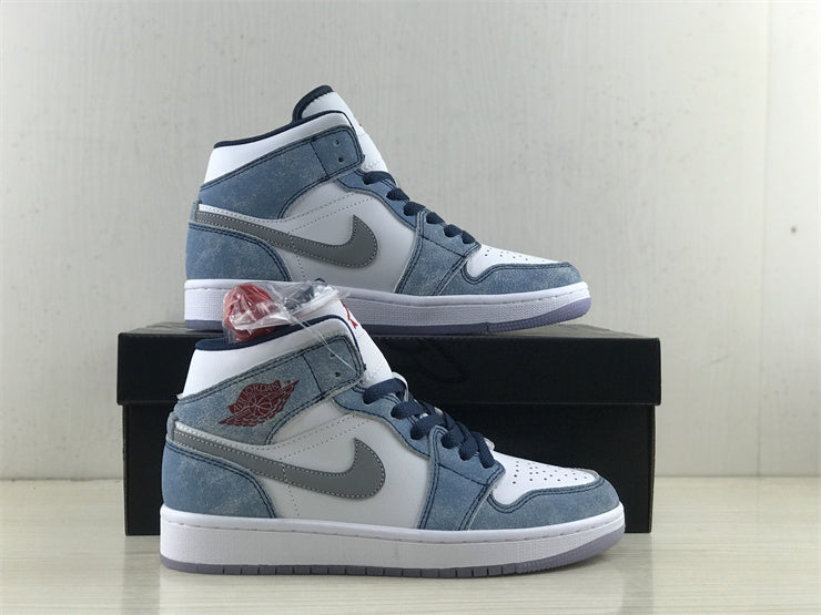 Nike classic monochrome luxury sneakers view 8 retro runner design