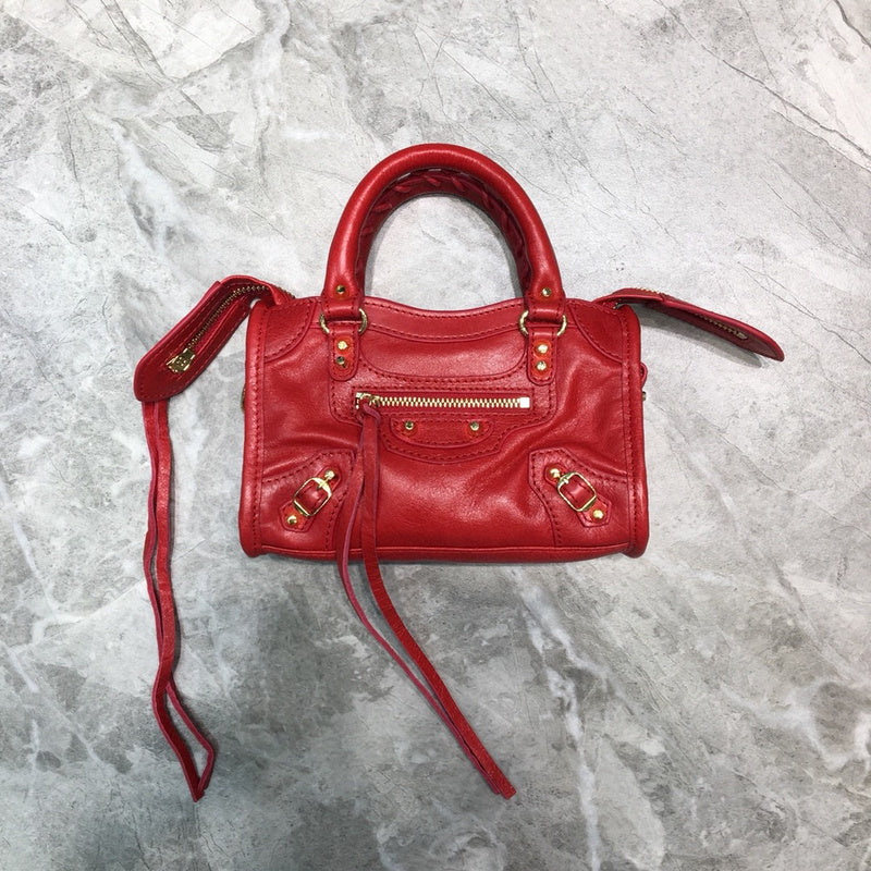 Effortless Faux Leather Handbag - Premium Craftsmanship Detailing | Women's Statement Accessory #636 - close-up detail shot (image 3) of designer-inspired handbag