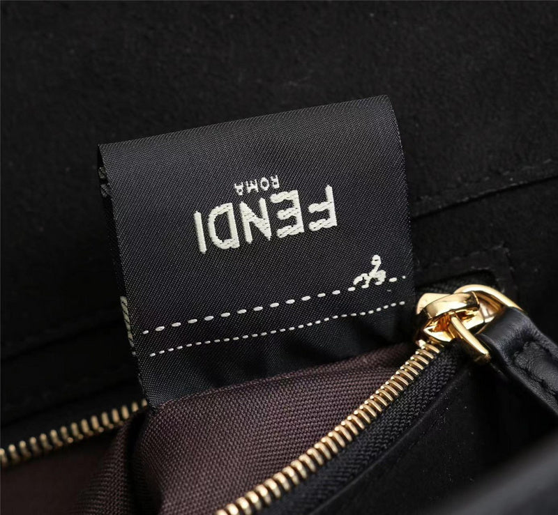 Ziva's Charm handbag – detail view (Standard Size)