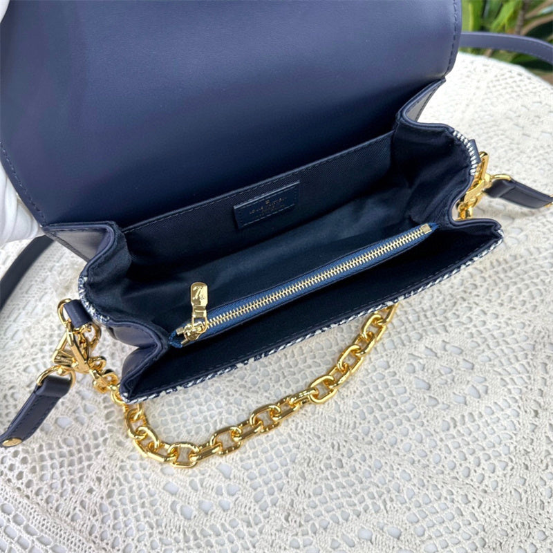  carryall bag interior and compartment view 9