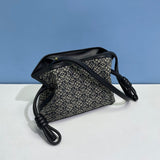 Ziva's Charm handbag – detail view (18cm*23.9cm*9cm)