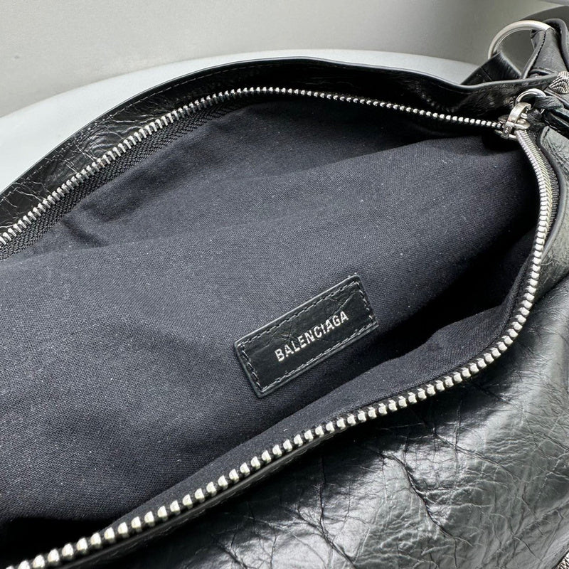 Zivas Charm Signature Style Statement Handbag (Everyday Luxury Essential) – Detail View