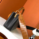  essential everyday bag detail view showing craftsmanship 14