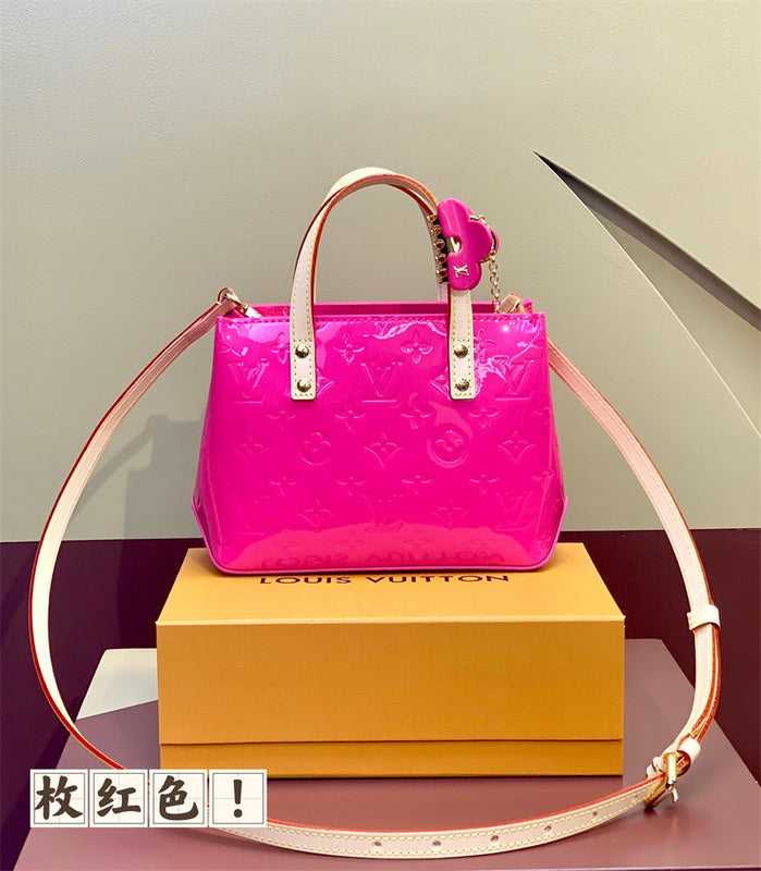  understated carryall bag styled with outfit 30