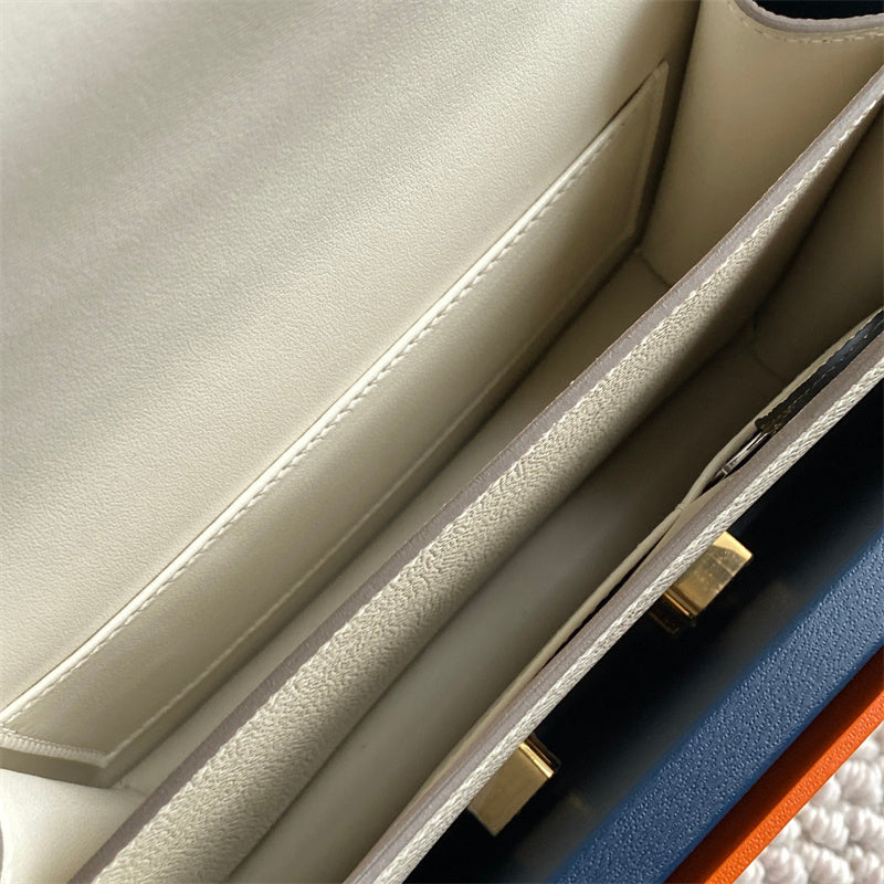 Streamlined handbag styled for everyday wear