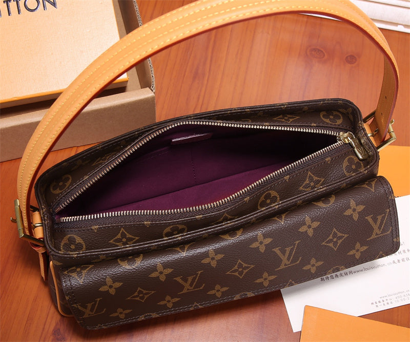  structured bag interior and compartment view 9