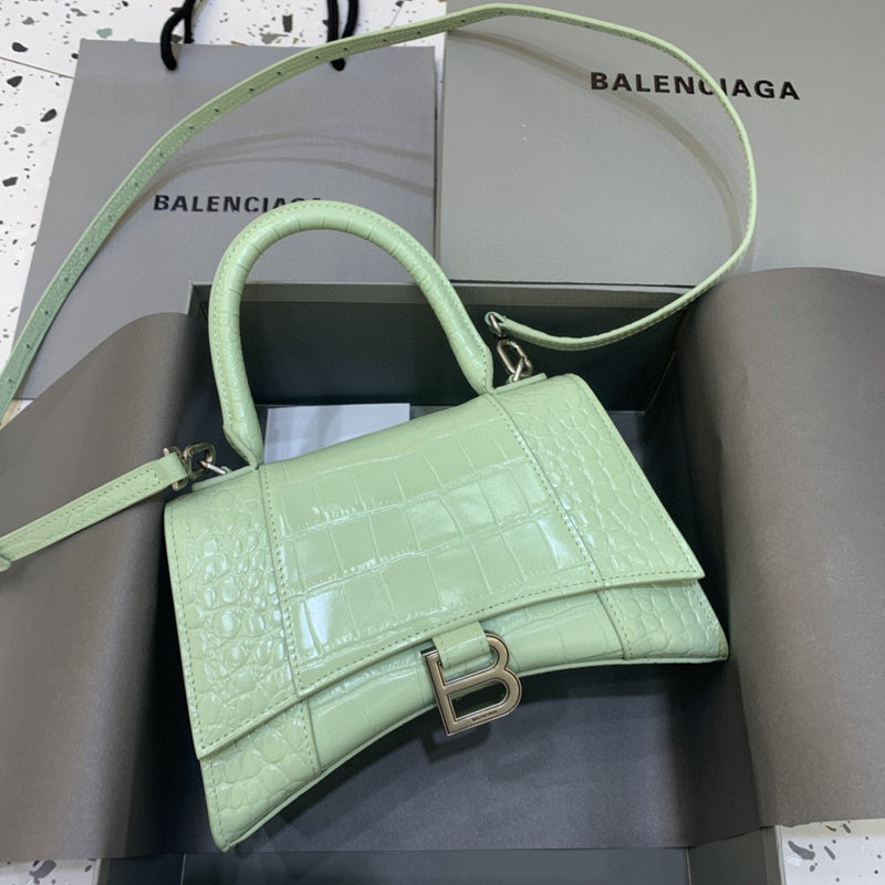 Zivas Charm Timeless Appeal Premium Handbag (Premium Everyday Carry) – Lifestyle Shot