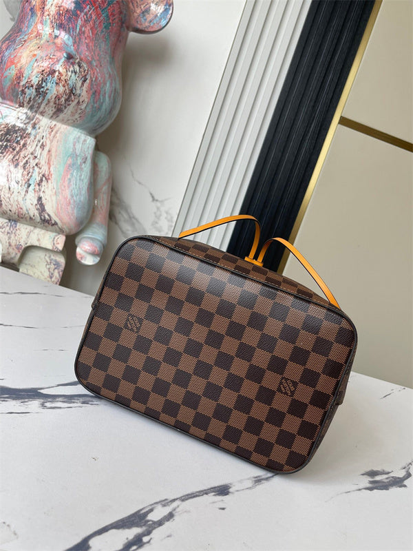  Elegant carryall bag front view 7