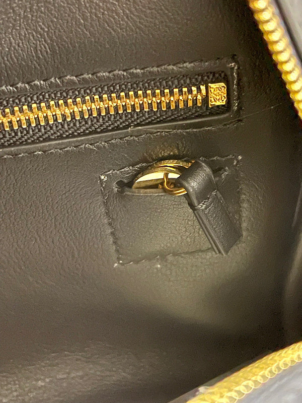 Ziva's Charm handbag – full view (20cm*11cm*18cm)
