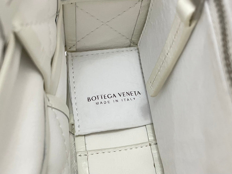 Elegant Vegan Leather Handbag - Chic Everyday Appeal | Women's Everyday Carry Handbag #1645 - alternate angle view (image 8) of designer-inspired handbag
