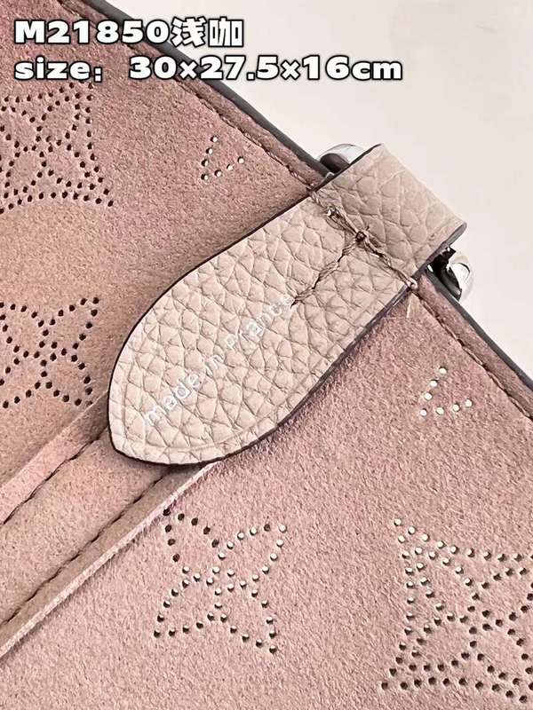 Side profile of chic polished women's handbag – women's luxury handbag