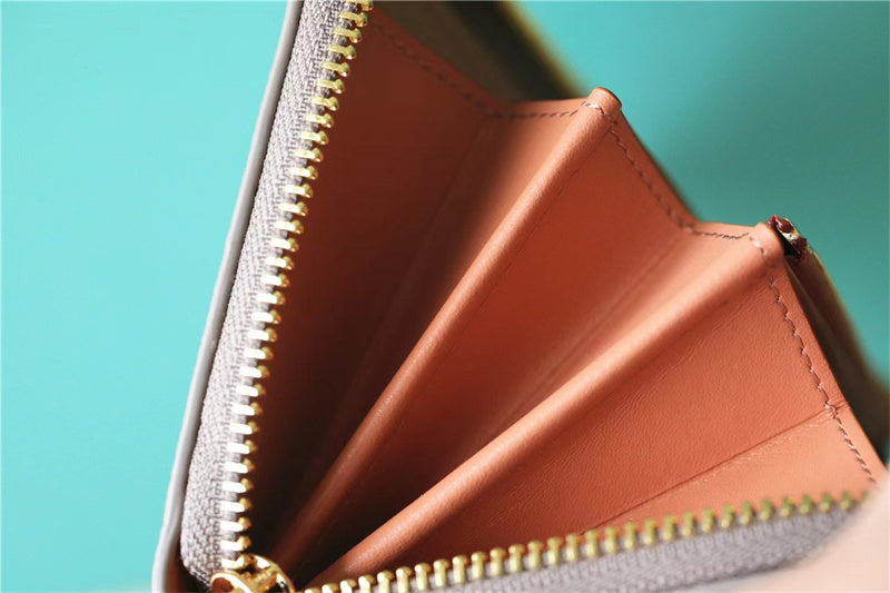  statement carryall bag detail view showing craftsmanship 8