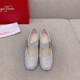 Three-quarter angle view of Roger Vivier luxury piece style No.094