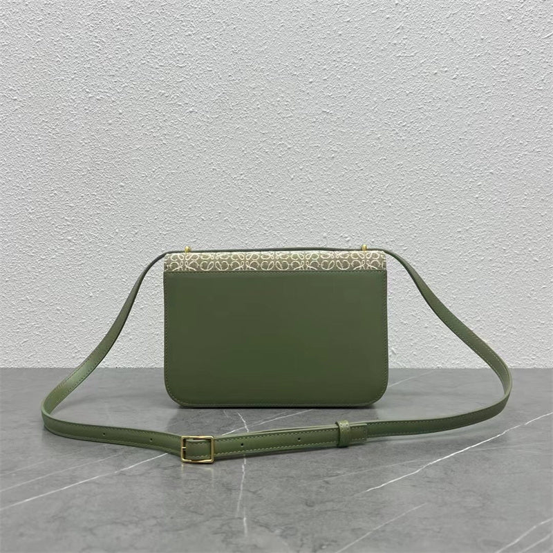 Ziva's Charm handbag – carry view (22.5cm*6.5cm*15.5cm)