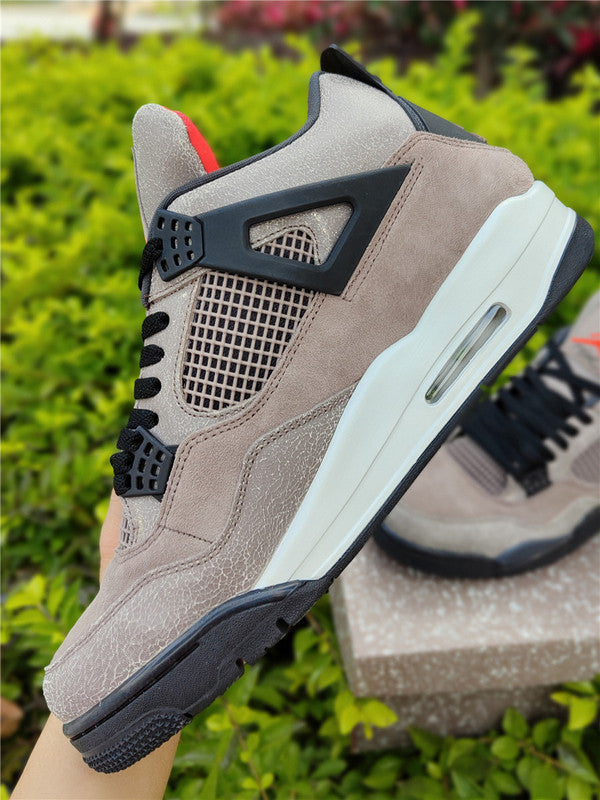 Nike classic monochrome luxury sneakers view 15 low-top design