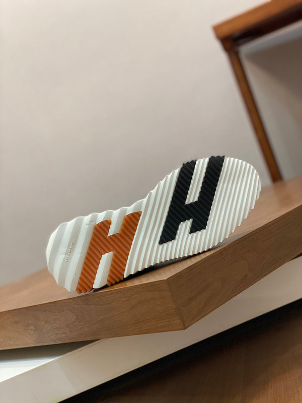 Hermes sandals Style 098 - logo and branding close-up