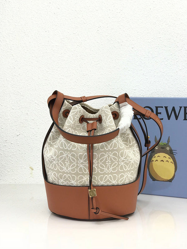 Ziva's Charm handbag – side angle view (21.5cm*31cm*16cm)