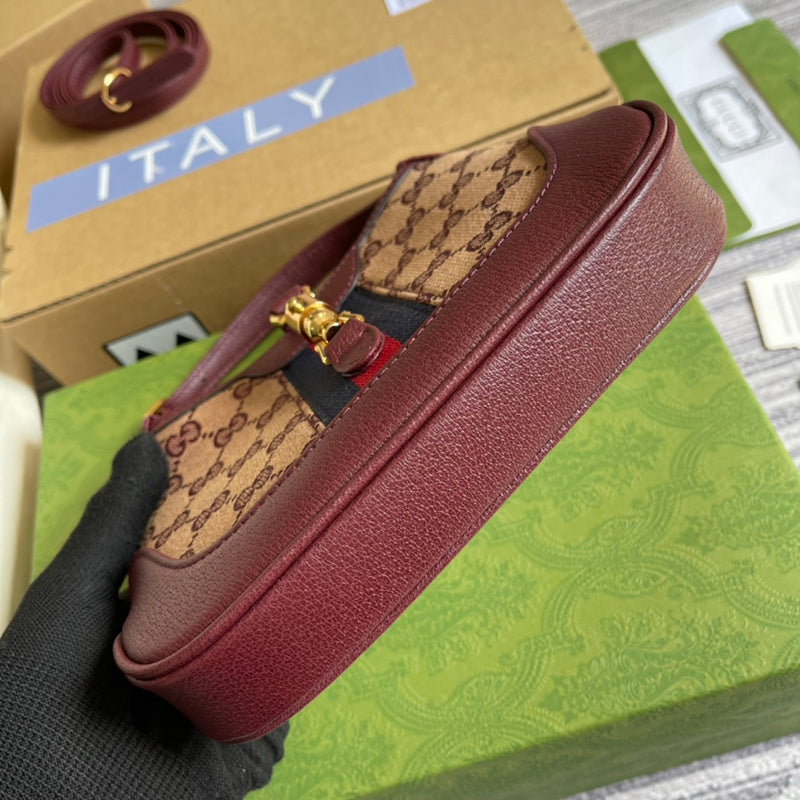 Side profile of classic elevated women's handbag – women's designer-style accessory