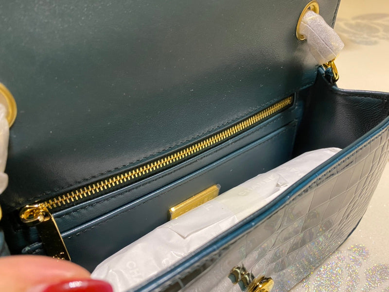 mid purse view 3