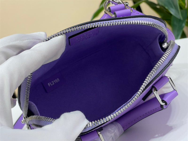  top-handle bag interior and compartment view