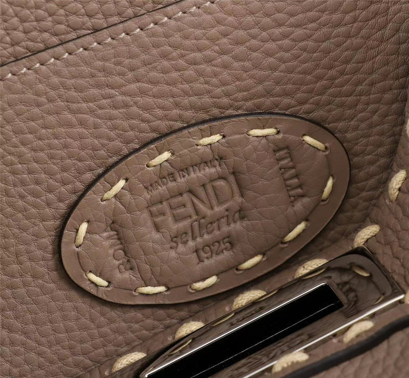 Ziva's Charm handbag – detail view (Standard Size)