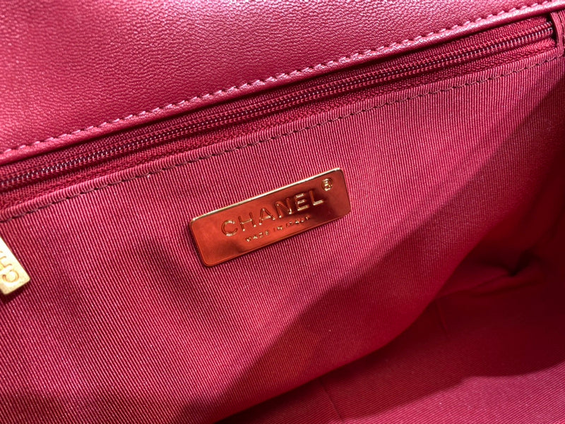 Zivas Charm Timeless Appeal Designer Handbag (Versatile Style Statement) – Close-Up Detail