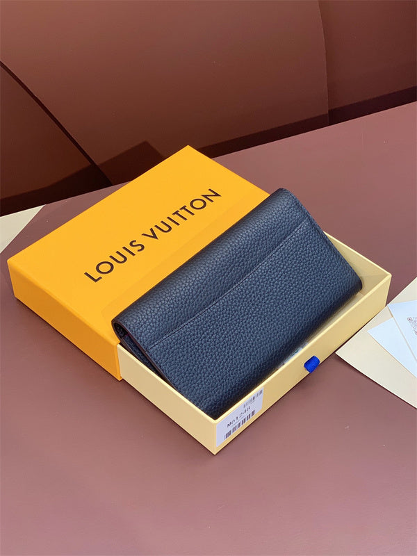  top-handle bag interior and compartment view