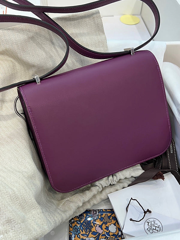 Smart bag shown from front angle