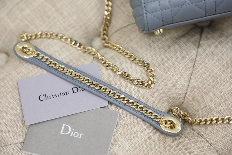 Interior view of everyday-luxe classic women's handbag – women's premium purse