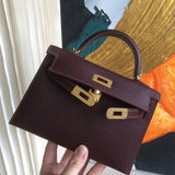  streamlined carryall bag detail view showing craftsmanship 14