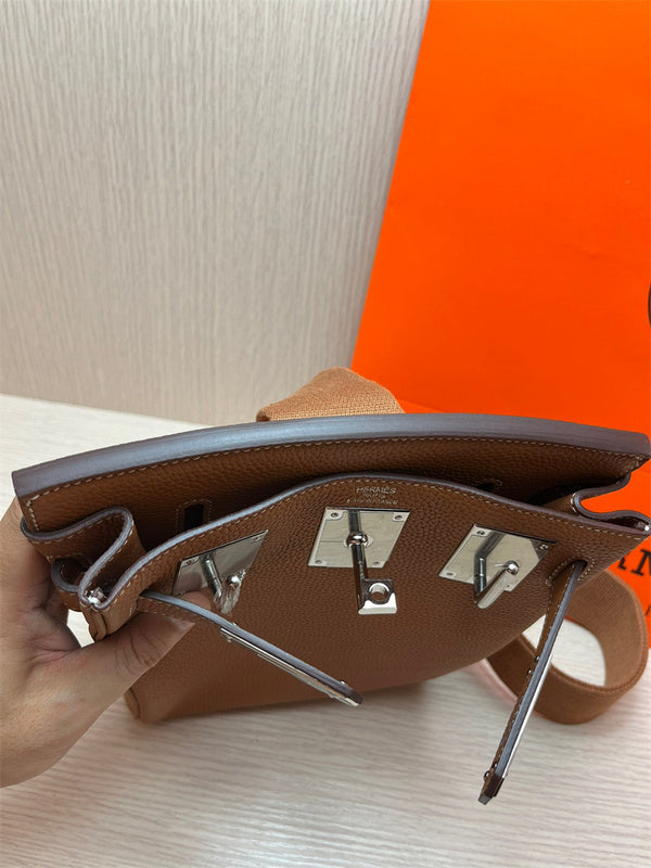 tote bag interior and compartment view 21