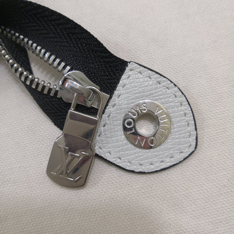 Front view of everyday-luxe polished women's handbag – women's everyday handbag