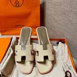 Hermes sandals Style 069 - close-up of bold signature style