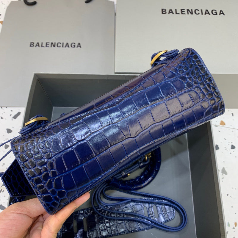 Bold Premium PU Leather Handbag - Modern Structured Build | Women's Luxury Handbag #328 - hardware and detail close-up (image 5) of designer-inspired handbag