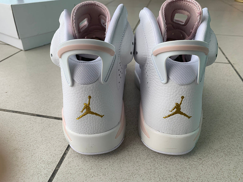 Nike Men's & Women's Luxury Low-Top Trainers — Style 177 detail view