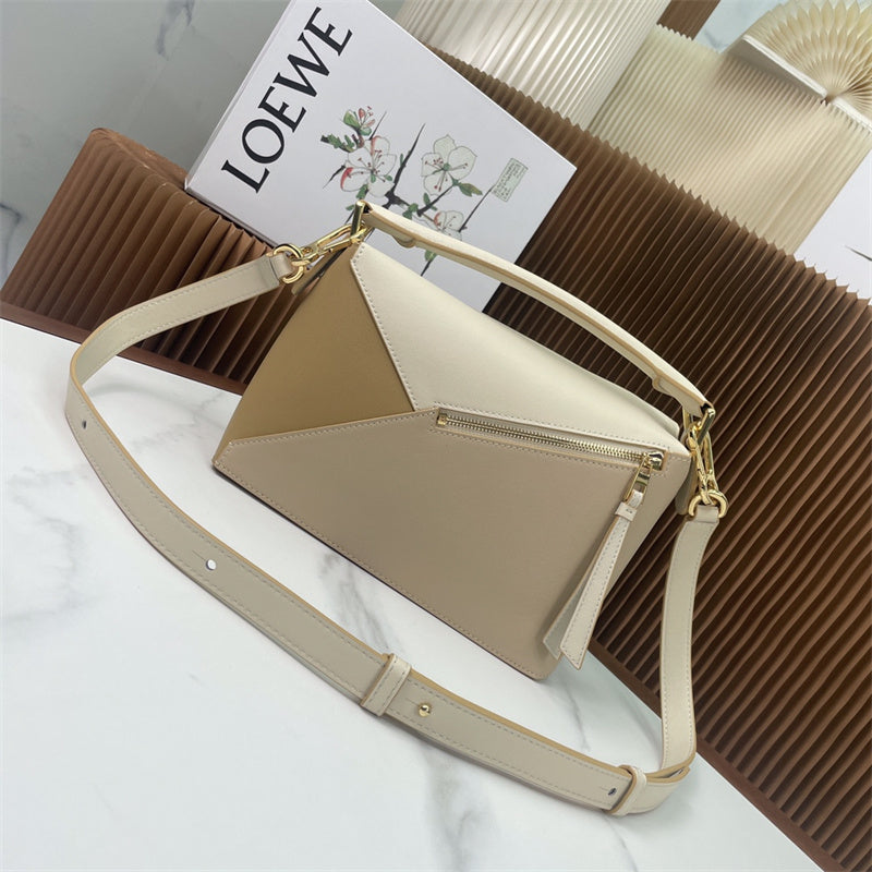 Ziva's Charm handbag – close-up view (24cm*16cm*10cm)