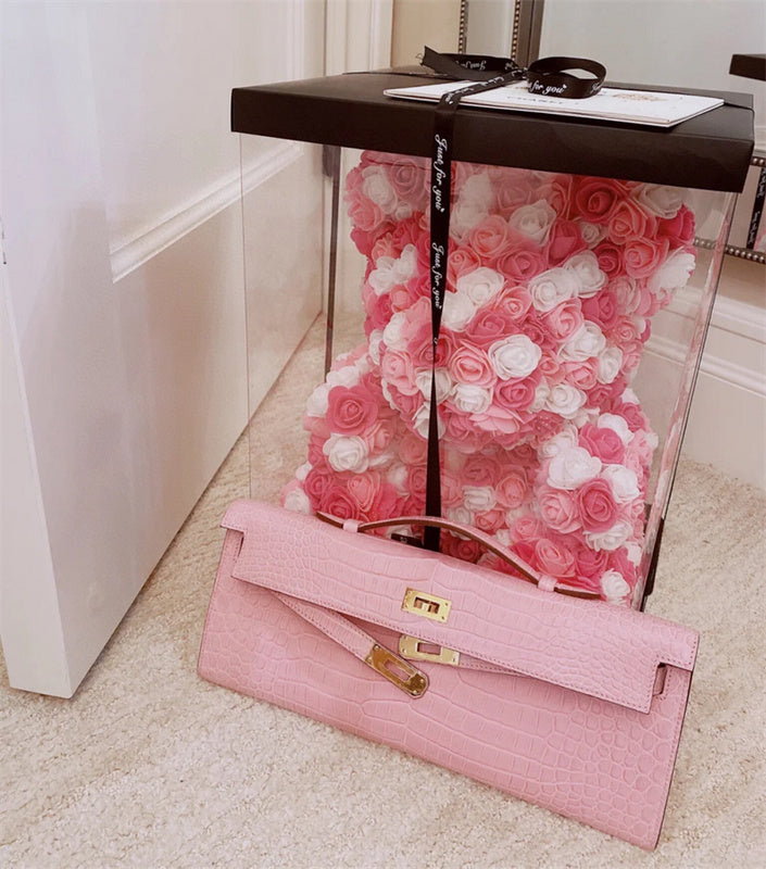  signature handbag styled with outfit 12